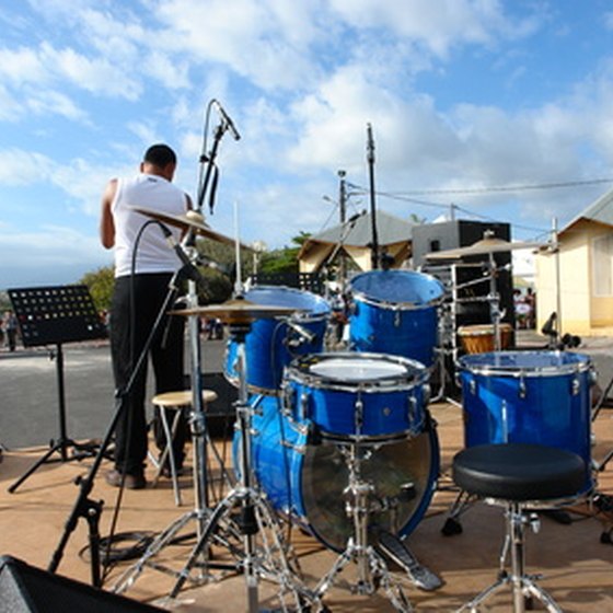 Enjoy a free concert at an outdoor amphitheater in Memphis.