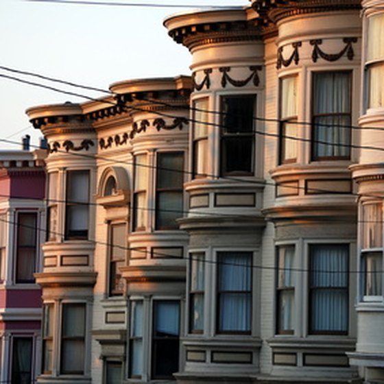 San Francisco charms visitors with its distinctive character and historic sites.