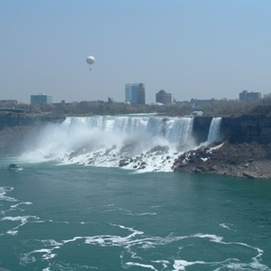 New York State offers the American side of Niagara Falls as well as quick access to the Canadian side of Niagara Falls.
