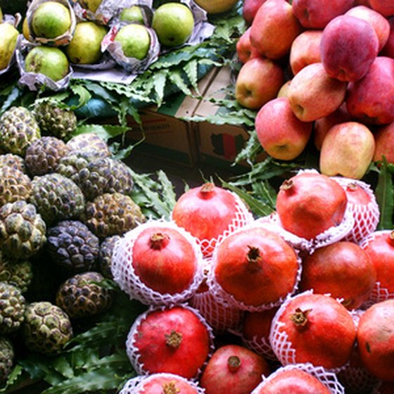 Peel fruit before you eat it to stay healthy in India.