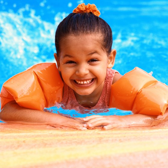 A selection of indoor and outdoor swimming pools are available in Muncie.