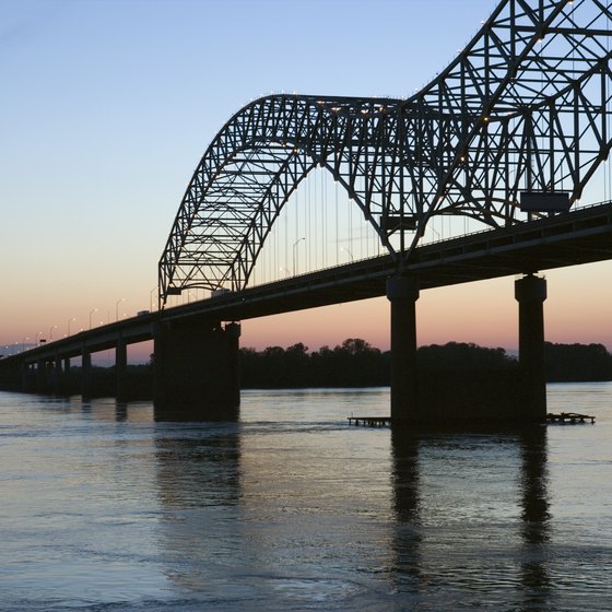 The Hernando Desoto Bridge crosses the Mighty Mississippi from Tennessee into Arkansas.