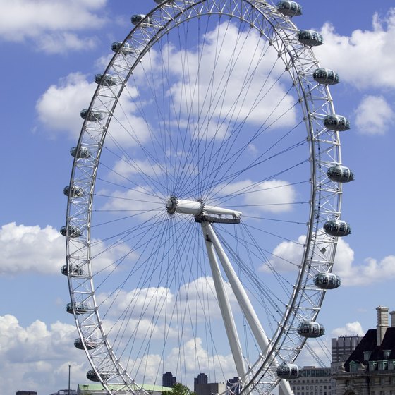 The kid-friendly London Eye offers sprawling views of the city.