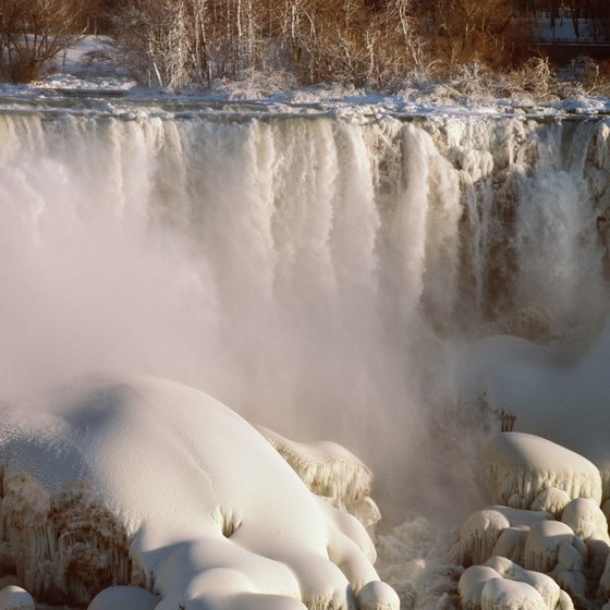 Heavily trafficked areas like Niagara Falls are best for solo hiking.