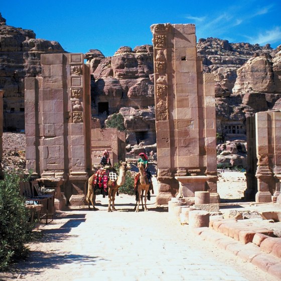Discover the beauty of Petra on a guided tour.