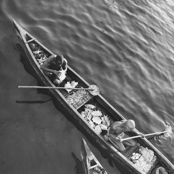 Before the discovery of oil, Abu Dhabi was a small fishing and pearling town.