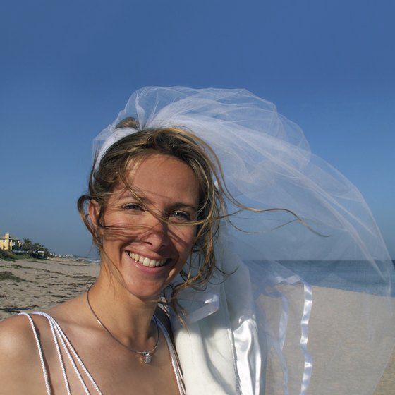 Exchanging vows on a Fort Lauderdale beach can be a formal or informal occasion.