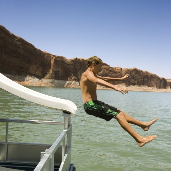 A popular way to experience the beauty of Lake Powell in southern Utah is to rent a houseboat.