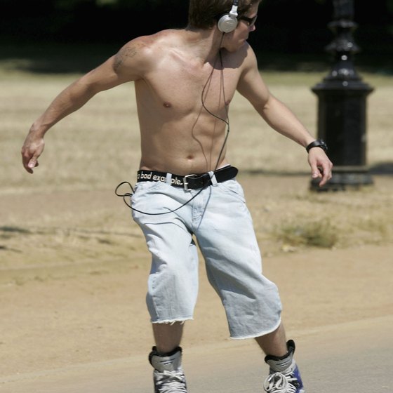 Join locals in rollerblading through Hyde Park.