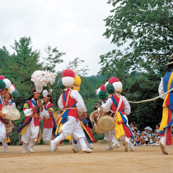 The Chuseok Festival features traditional dance.