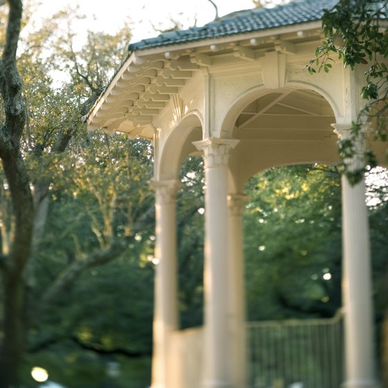 Charleston's parks and gardens inspire romance.