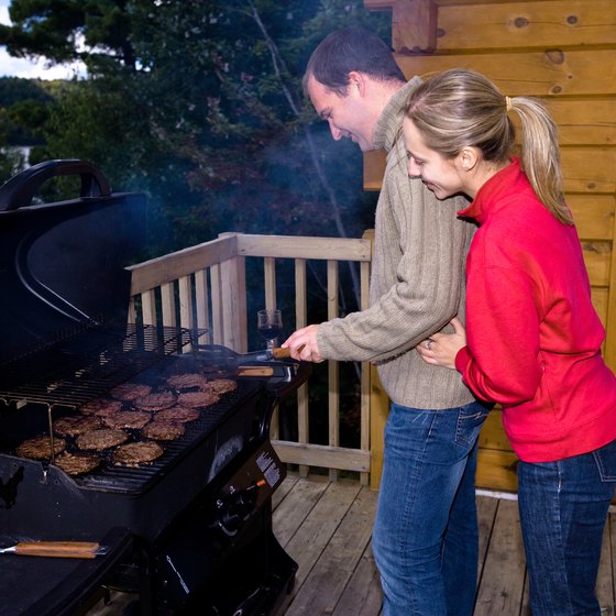 Privately owned cabins near Chattanooga offer amenities such as outdoor decks.