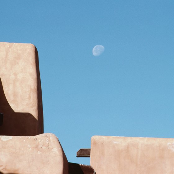 Get moonstruck and swoony in the dramatic Las Cruces desert.