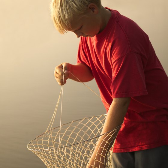 Georgia crabbing is a popular pastime for young travelers.