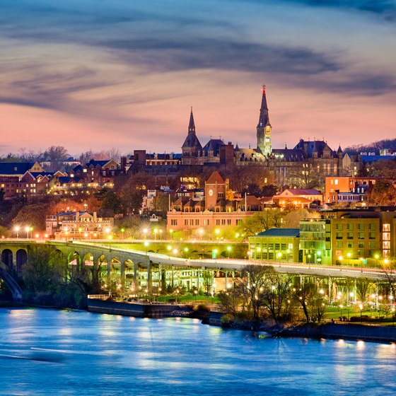 Potomac River Boat Cruise From Georgetown to Old Town