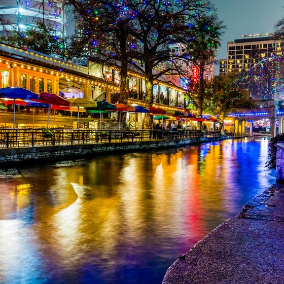 San Antonio Riverwalk Dinner Cruises | USA Today