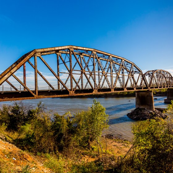 What River Forms a Northern Border of Texas?