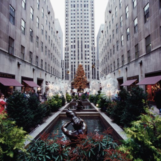 Hotels near tourist spots like Rockefeller Center may not offer you last-minute deals.
