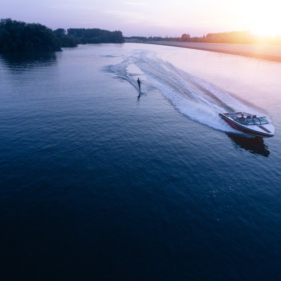 Rules About Boats in Lakes in South Carolina