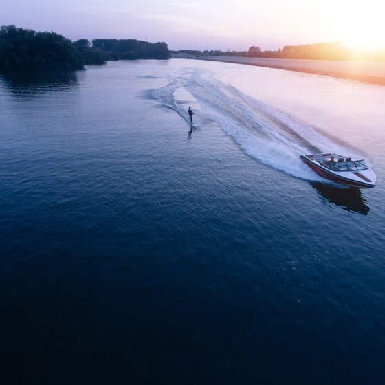 Rules About Boats in Lakes in South Carolina