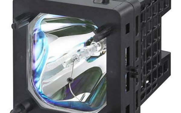 Cómo cambiar la lámpara en un televisor LCD Sony
