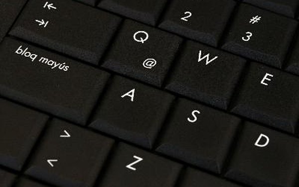 ¿Cómo envía el teclado la información a la computadora?