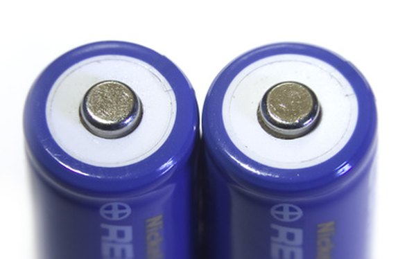 Cómo cambiar las baterías a la Mini Maglite (En 4 Pasos)