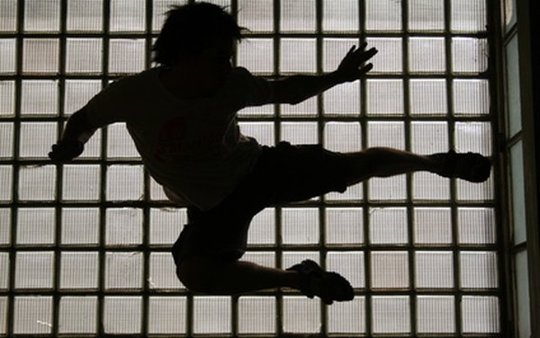 Cómo aprender taekwondo gratis en línea (En 8 Pasos)