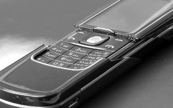 ¿Puede alguien poner un spyware en tu celular sin tocarlo? 