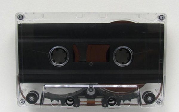 Cómo reemplazar las correas en un reproductor de cassettes (En 6 Pasos)