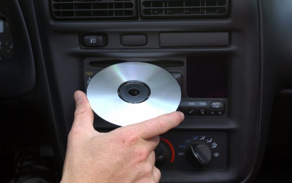 Cómo sacar una moneda del reproductor de CD de mi auto (En 4 Pasos)