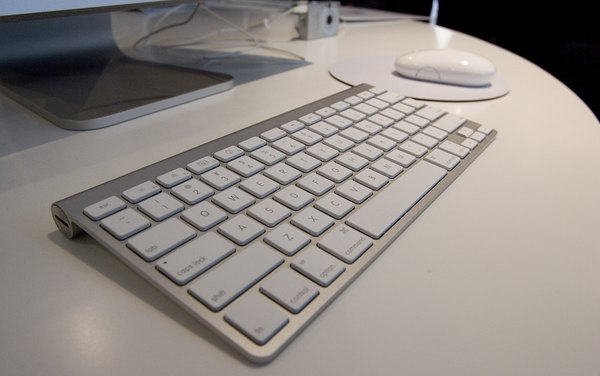 Cómo conectar un teclado inalámbrico Apple a una PC