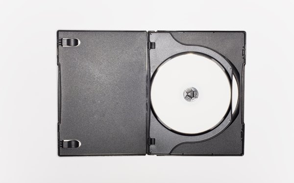Cómo quitar el dispositivo de seguridad de plástico de un DVD (En 4 Pasos)