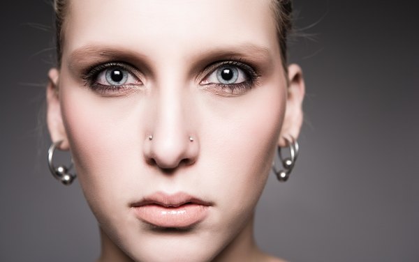 Cómo colocar piercings en ​​una foto (En 11 Pasos)