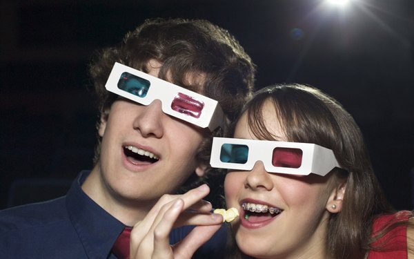 Los lentes especiales te permiten ver algunas películas en 3D.