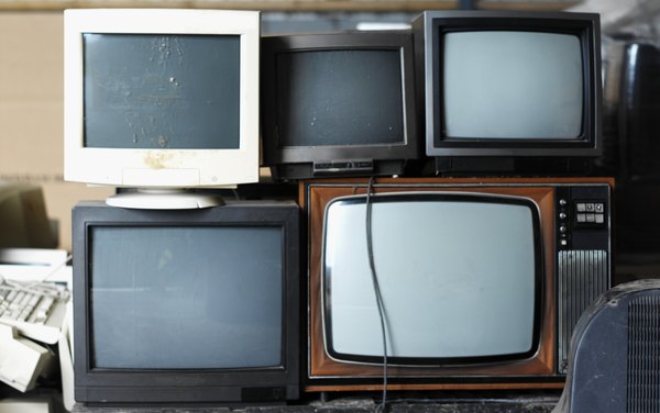 ¿Qué provoca ruidos molestos en un televisor de tubo?