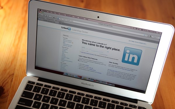 Cómo usar LinkedIn para reclutar empleados (En 10 Pasos)