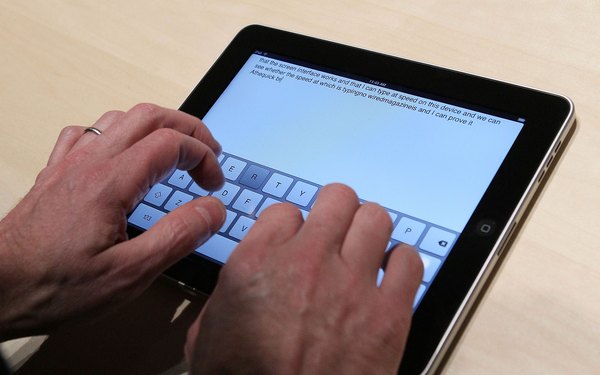 Cómo hacer que el teclado aparezca en la iPad (En 3 Pasos)