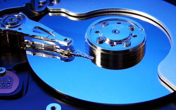 ¿Cuáles son las características de un disco duro?
