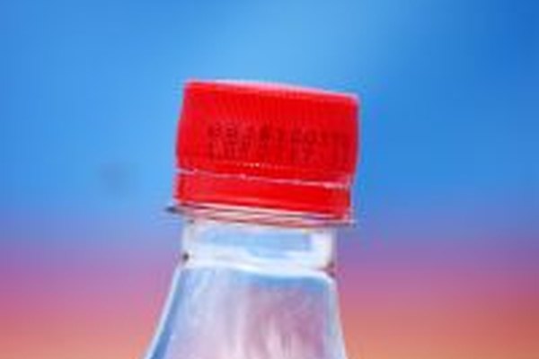 Manualidades con botellas de plástico de gaseosas.