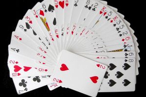 La lectura del futuro con cartas de juego comunes se llama cartomancia.