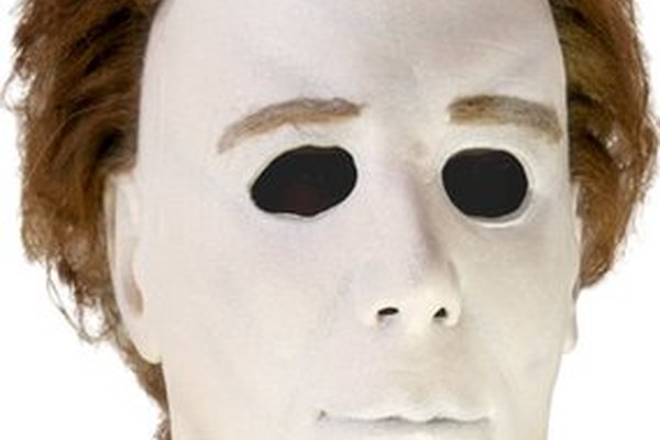 La máscara de Michael Myers ha evolucionado volviéndose más terrorífica con el paso de los años. Sin embargo, la máscara blanca original es la mejor debido a su simpleza. Tú también puedes verte así.