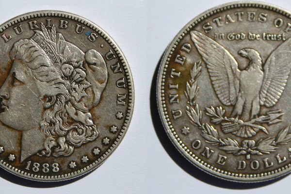 Los dólares de plata Morgan fueron acuñados entre 1878 y 1903, y luego nuevamente en 1921.