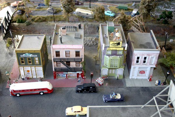 Un pueblo en miniatura se usa a veces para dioramas de trenes.
