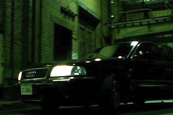 Escena en la que puede verse la patente del vehículo del Agente Smith.