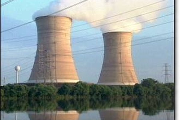 La energía nuclear tiene beneficios, pero también incluye potenciales riesgos.
