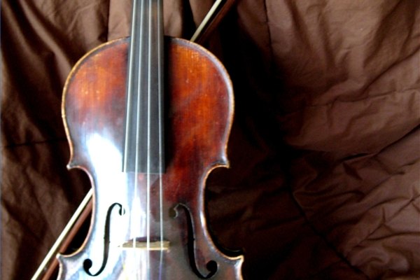 El violín es un instrumento que ha inspirado grandes obras de arte visual, así como la composición.