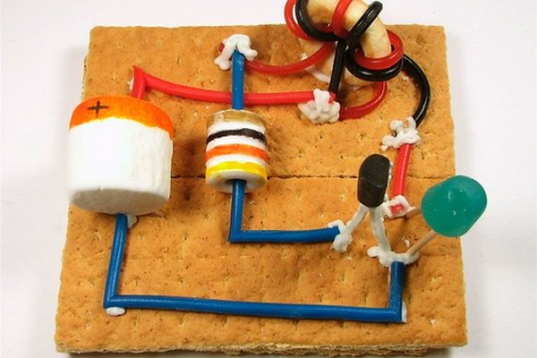 Transistor (parte inferior derecha) en un circuito.