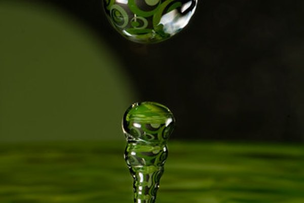 El estadounidense promedio utiliza 100 galones (378 l) de agua por día.