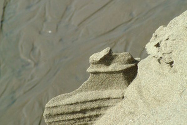 La arena puede ser conformada y moldeada en una estructura bastante dura.